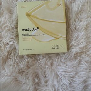 Gel masks and Essence